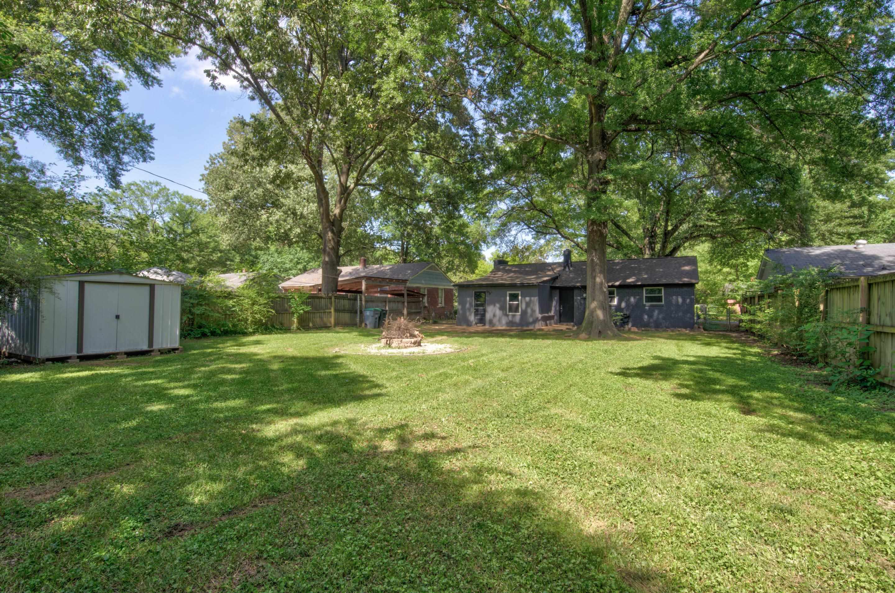 1059 Wellsville Road Memphis, TN 38117 - Photo 20 of 20 a view of a backyard with a garden
