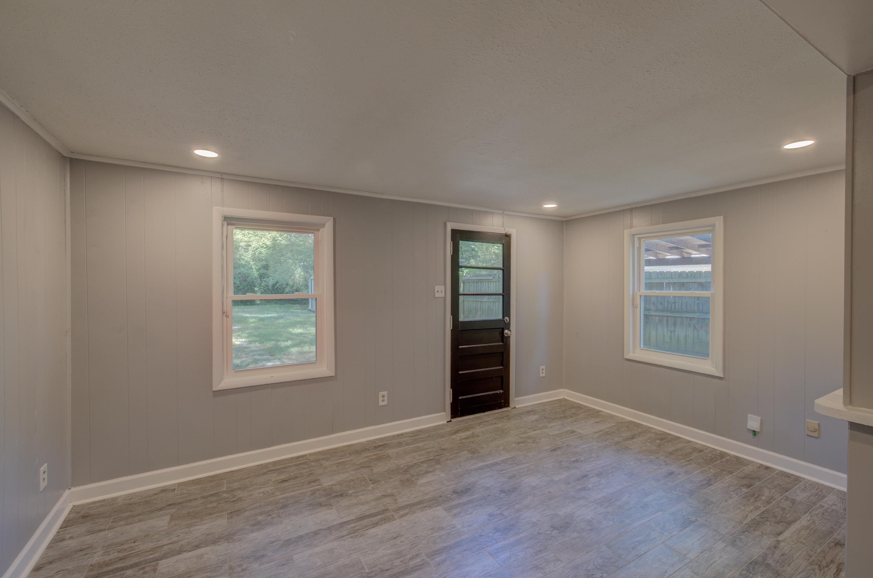 1059 Wellsville Road Memphis, TN 38117 - Photo 9 of 20 an empty room with windows and closet