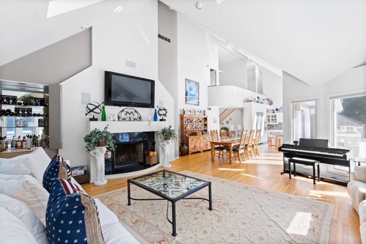 177 South Country Road Remsenburg, NY 11960 - Photo 5 of 16