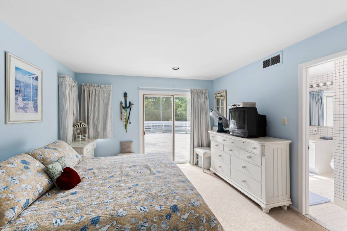 177 South Country Road Remsenburg, NY 11960 - Photo 9 of 16