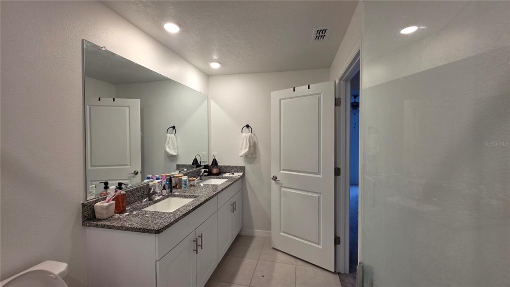 36352 Wl Hl Way Zephyrhills, FL 33541 - Photo 20 of 32 a bathroom with a sink and a mirror