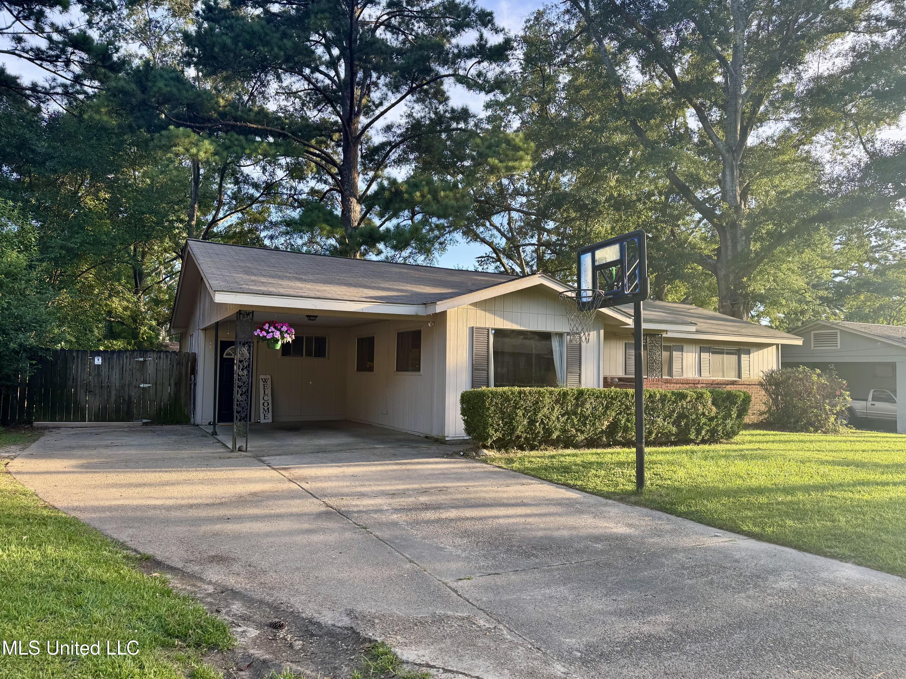 3221 46th Street Meridian, MS 39305 - Photo 2 of 41 IMG_5701