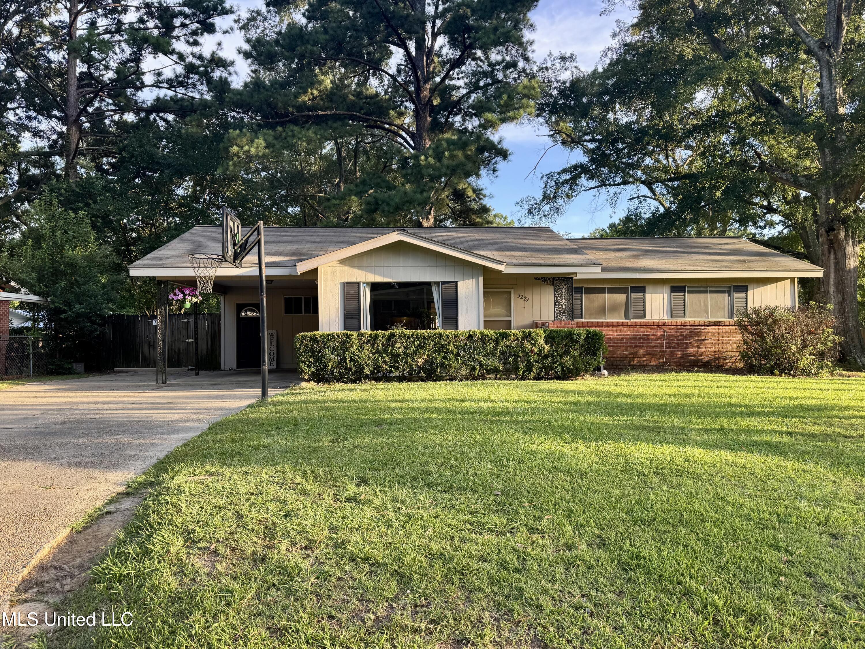 3221 46th Street Meridian, MS 39305 - Photo 3 of 41 IMG_5696