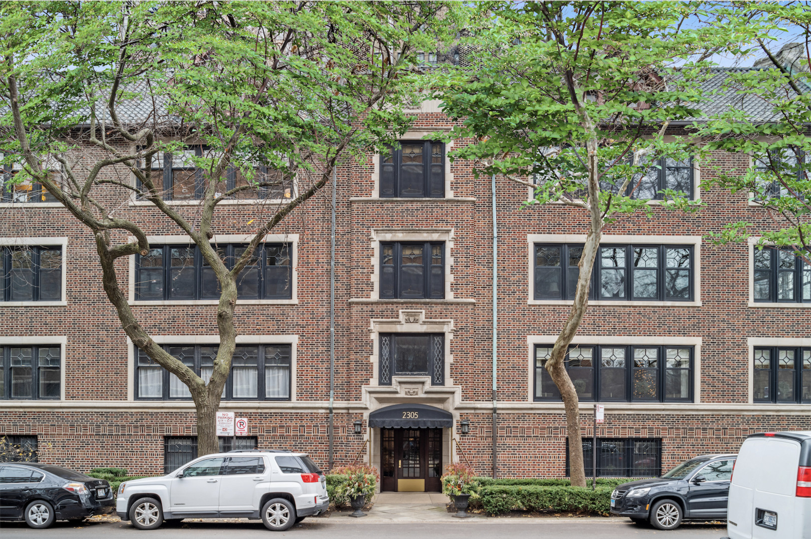 2305 North Commonwealth Avenue, Unit 1N Chicago, IL 60614 - Photo 1 of 10 a building view