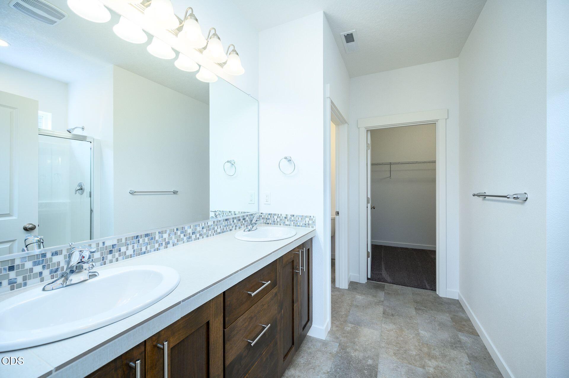 1129 Pumpkin Ridge, Unit 318 Eagle Point, OR 97524 - Photo 12 of 18