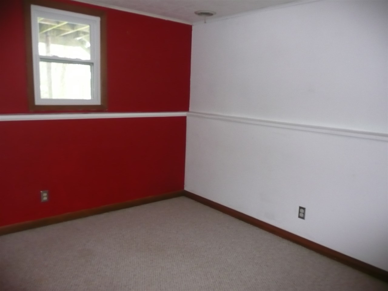 5343 Brookview Road Rockford, IL 61107 - Photo 18 of 22 an empty room with a window