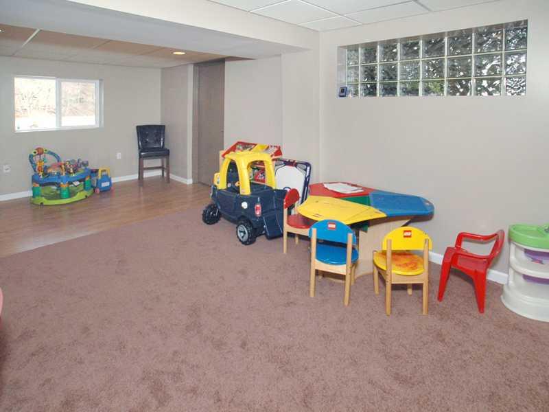 4490 New Texas Road Plum, PA 15239 - Photo 12 of 20 Den/Family/Great Room.
