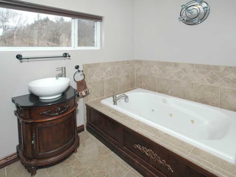 4490 New Texas Road Plum, PA 15239 - Photo 14 of 20 Master Bath/Spa.