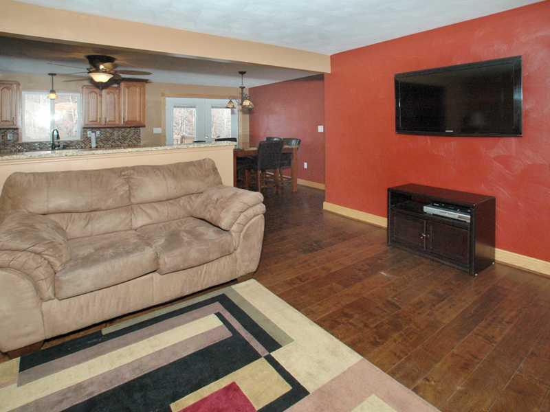 4490 New Texas Road Plum, PA 15239 - Photo 9 of 20 Living Room.