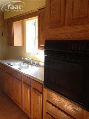 8380 Bath Road Byron, MI 48418 - Photo 9 of 13 20166680-8.JPG