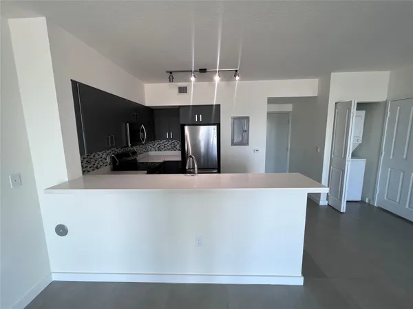 $2,357 | 729 Northwest 2nd Street, Unit 524, Miami, FL 33128