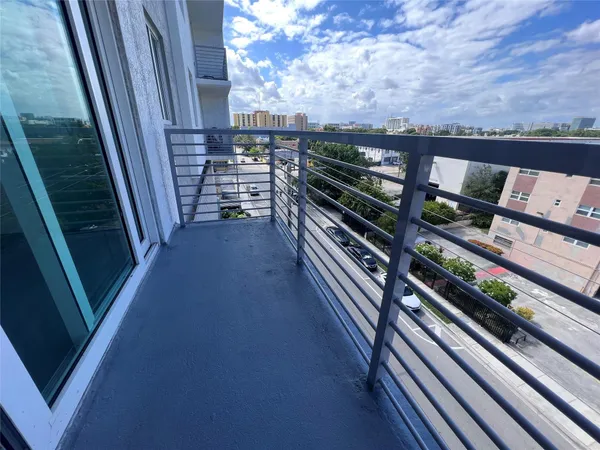 $2,357 | 729 Northwest 2nd Street, Unit 524, Miami, FL 33128