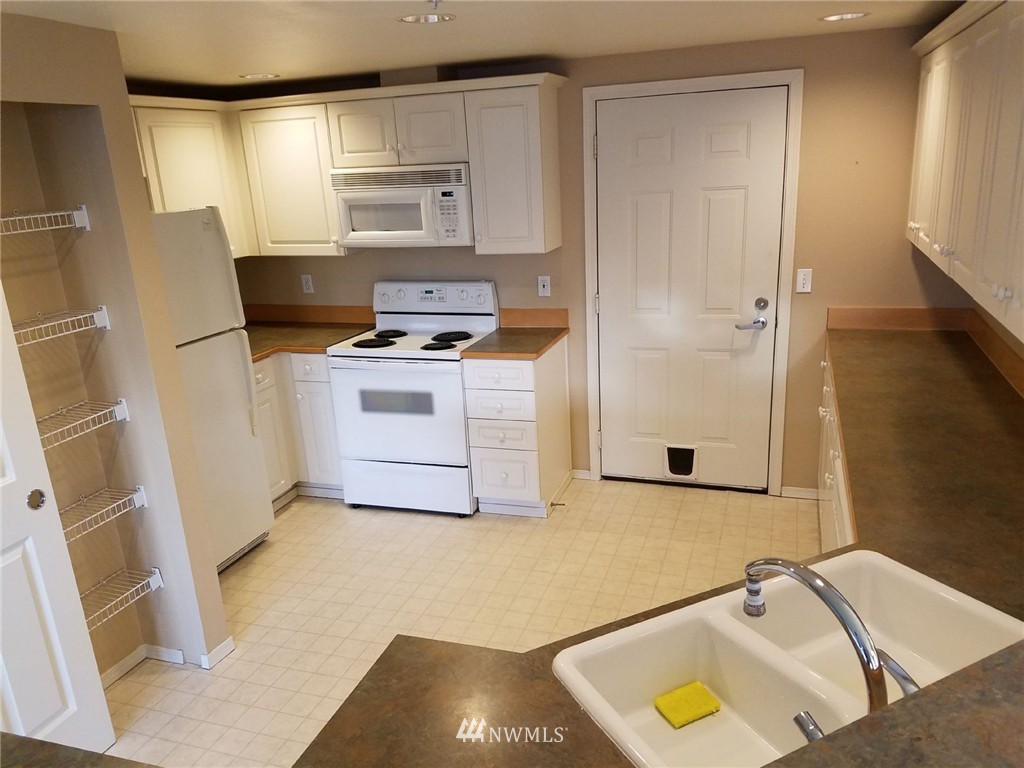 425 South 46th Place, Unit B Renton, WA 98055 - Photo 7 of 21