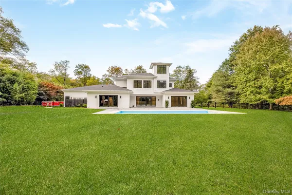 a view of a house with a big yard