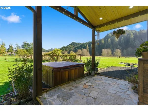 $755,000 | 314 East Valley Road, Skamokawa, WA 98647