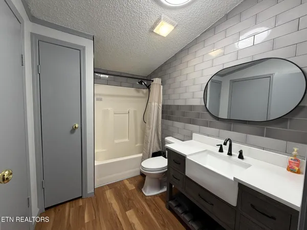 $415,000 | 4601 White Oak Road, Duff, TN 37729