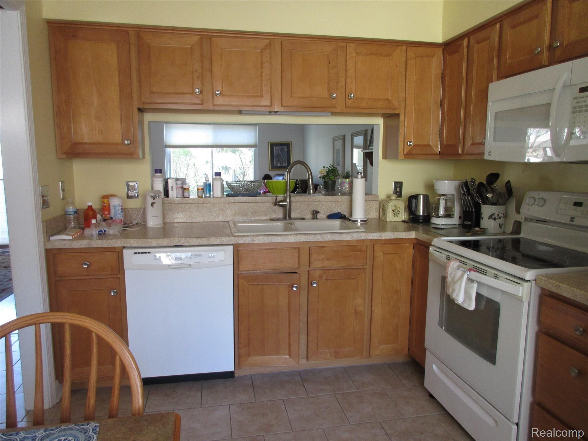 23235 Farmington Road Farmington, MI 48336 - Photo 9 of 27 IMG_0083.JPG
