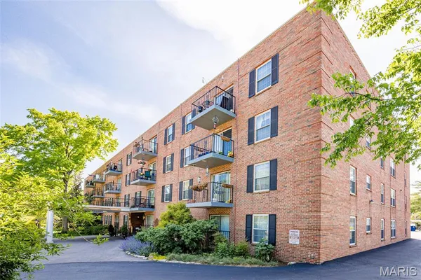 $1,850 | 55 South Gore Avenue, Unit 1H, Webster Groves, MO 63119