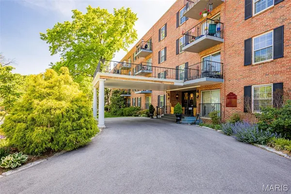 $1,850 | 55 South Gore Avenue, Unit 1H, Webster Groves, MO 63119