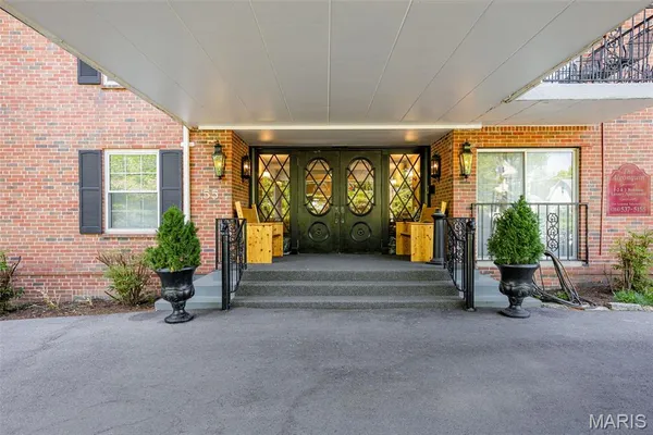 $1,850 | 55 South Gore Avenue, Unit 1H, Webster Groves, MO 63119