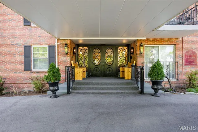 $1,850 | 55 South Gore Avenue, Unit 1H, Webster Groves, MO 63119