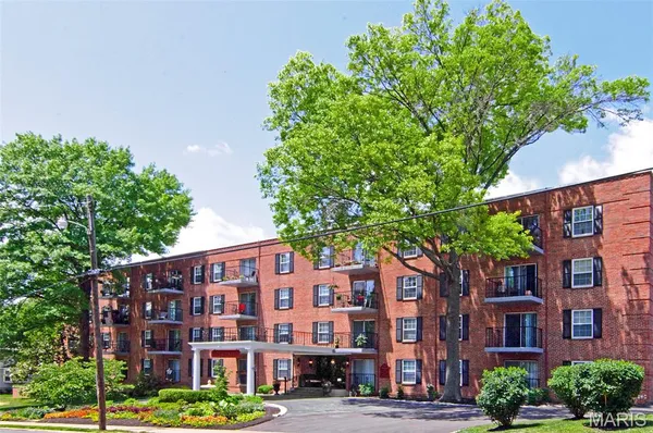 $1,850 | 55 South Gore Avenue, Unit 1H, Webster Groves, MO 63119