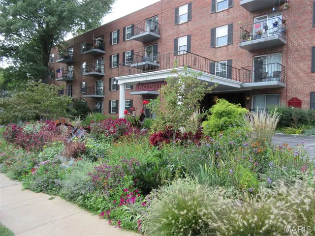 $1,850 | 55 South Gore Avenue, Unit 1H, Webster Groves, MO 63119