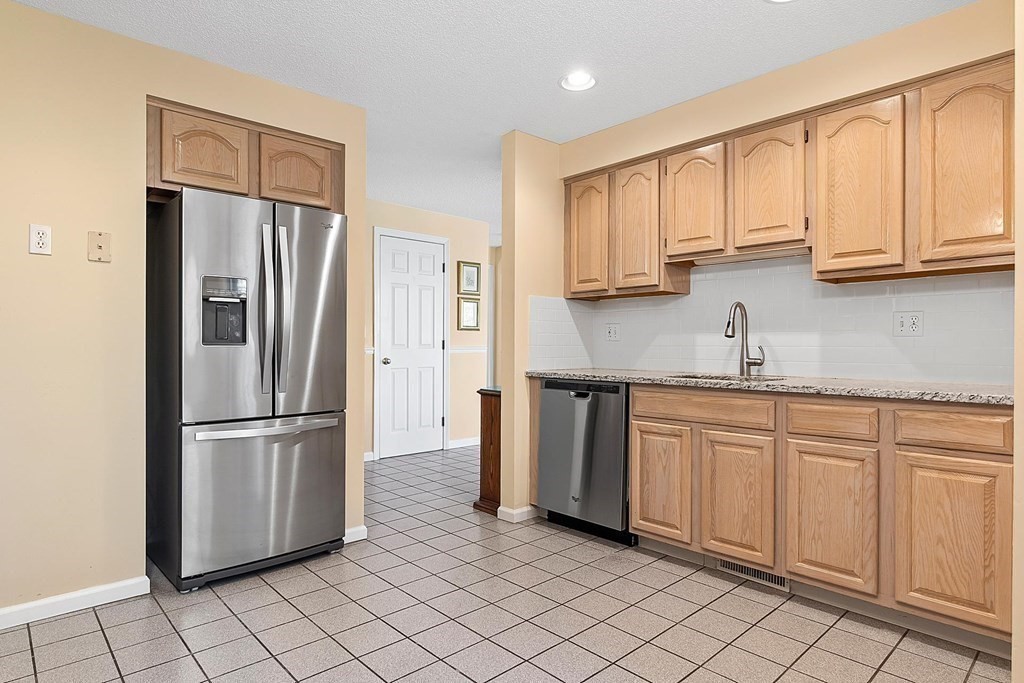 117 Abington Road, Unit 117 Danvers, MA 01923 - Photo 7 of 31 Gallery Image 7