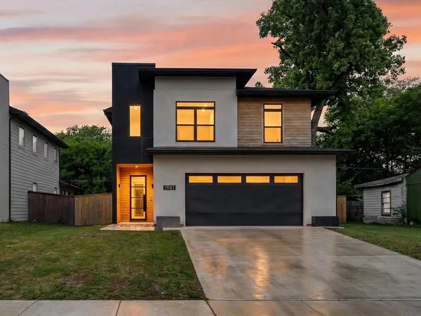 $3,195 | 1941 Glenmore Avenue, Fort Worth, TX 76102