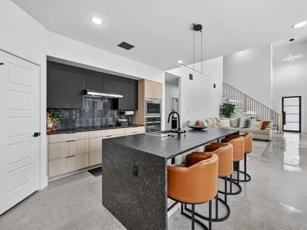 $3,195 | 1941 Glenmore Avenue, Fort Worth, TX 76102
