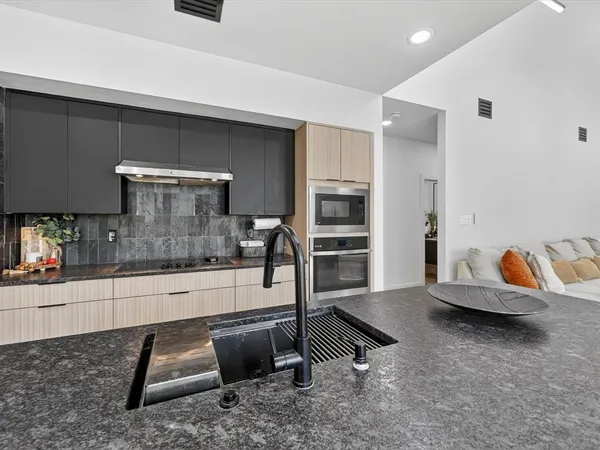 $3,195 | 1941 Glenmore Avenue, Fort Worth, TX 76102