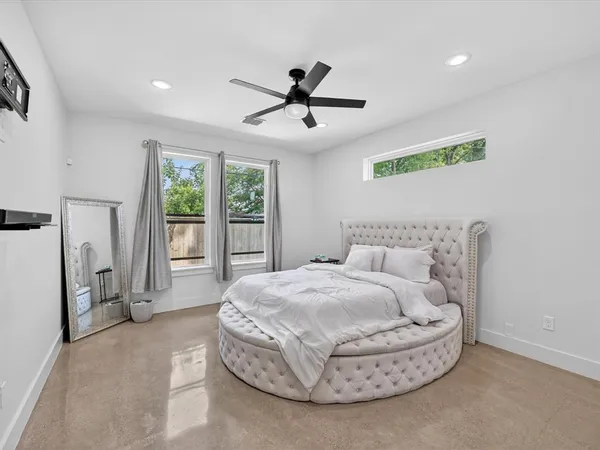 $3,195 | 1941 Glenmore Avenue, Fort Worth, TX 76102