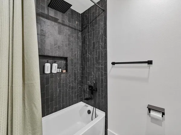 $3,195 | 1941 Glenmore Avenue, Fort Worth, TX 76102