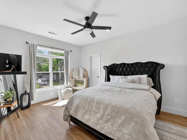 $3,195 | 1941 Glenmore Avenue, Fort Worth, TX 76102