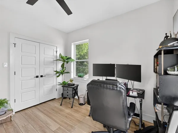 $3,195 | 1941 Glenmore Avenue, Fort Worth, TX 76102