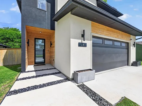 $3,195 | 1941 Glenmore Avenue, Fort Worth, TX 76102