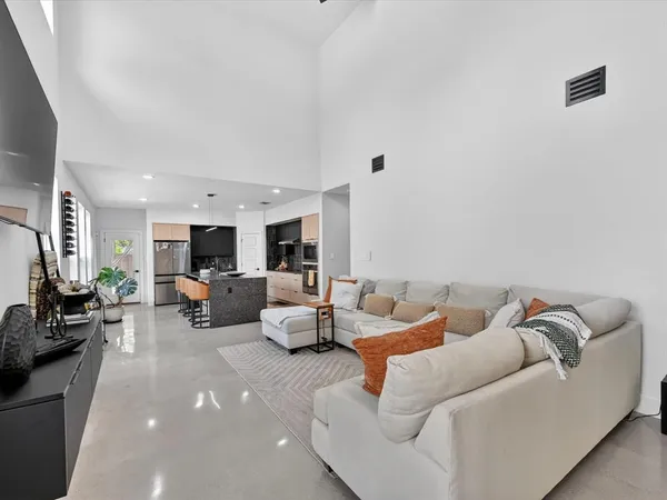 $3,195 | 1941 Glenmore Avenue, Fort Worth, TX 76102