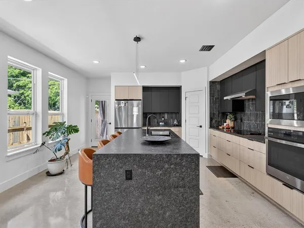 $3,195 | 1941 Glenmore Avenue, Fort Worth, TX 76102