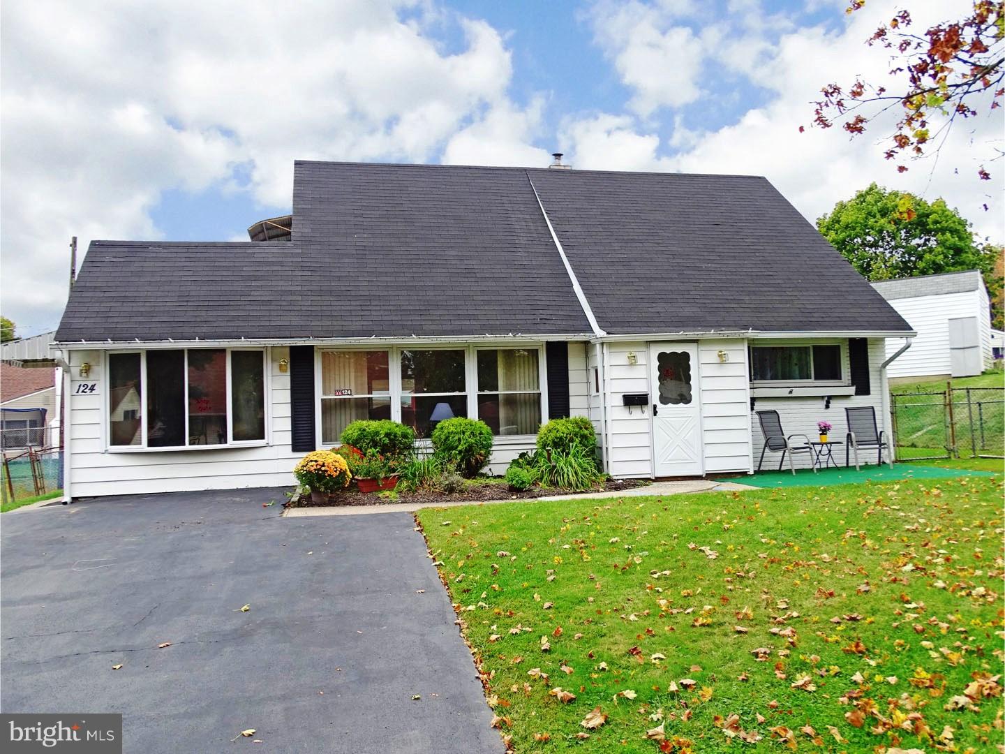 124 Hedge Road Levittown, PA 19056 - Photo 1 of 20 Exterior Front