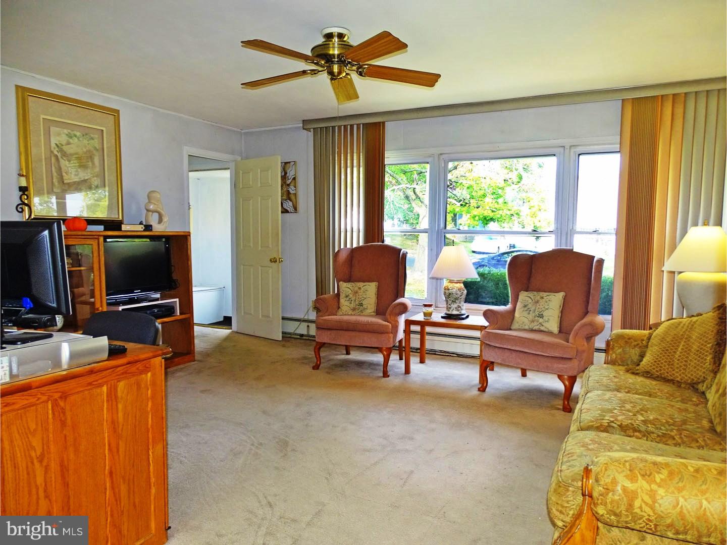 124 Hedge Road Levittown, PA 19056 - Photo 2 of 20 Living Room