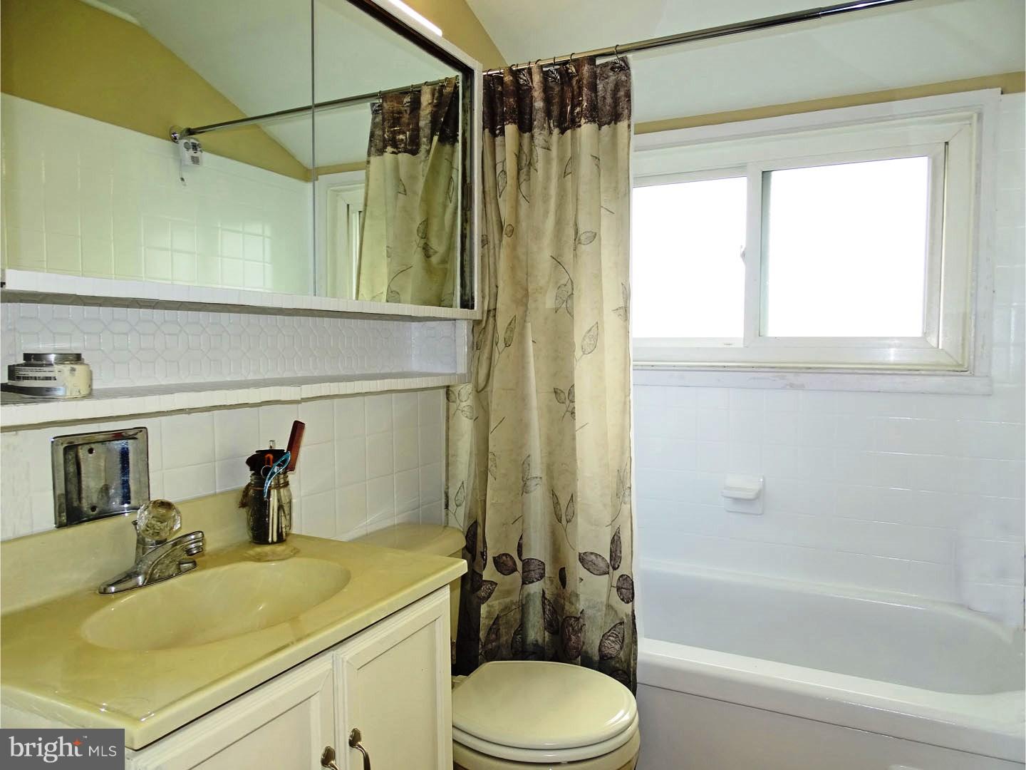 124 Hedge Road Levittown, PA 19056 - Photo 12 of 20 Bathroom
