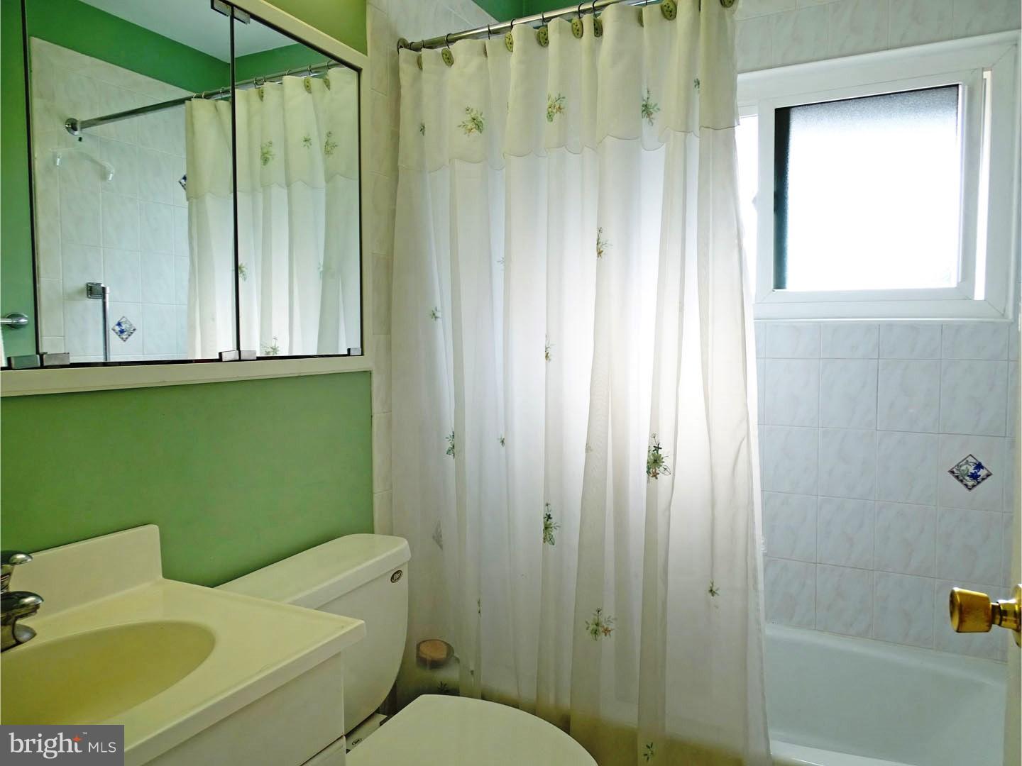 124 Hedge Road Levittown, PA 19056 - Photo 14 of 20 Bathroom