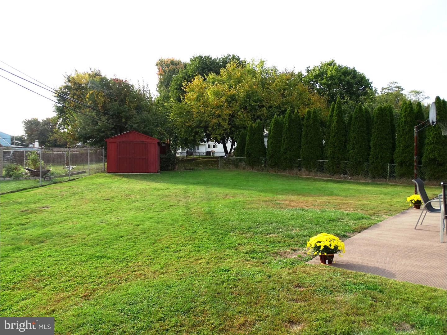 124 Hedge Road Levittown, PA 19056 - Photo 4 of 20 View in Back