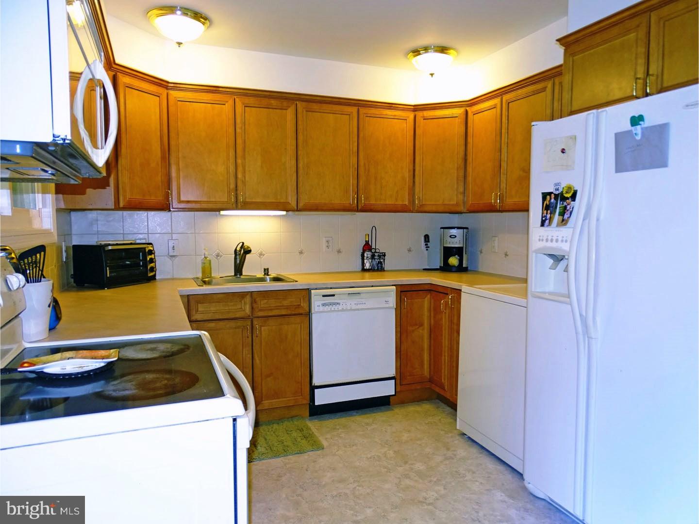 124 Hedge Road Levittown, PA 19056 - Photo 8 of 20 Kitchen