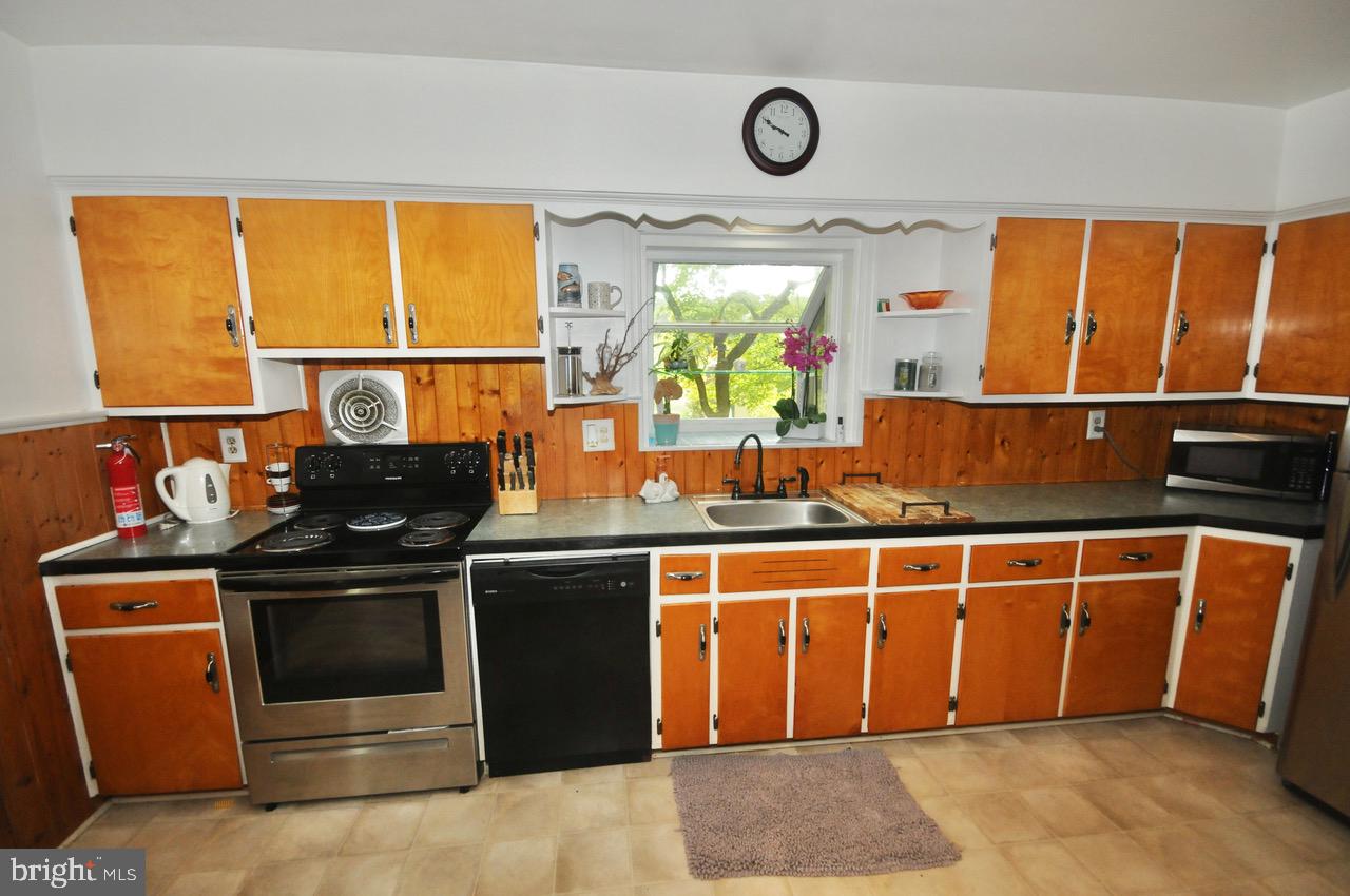214 Old Forks Road Hammonton, NJ 08037 - Photo 11 of 39 kitchen cabinets