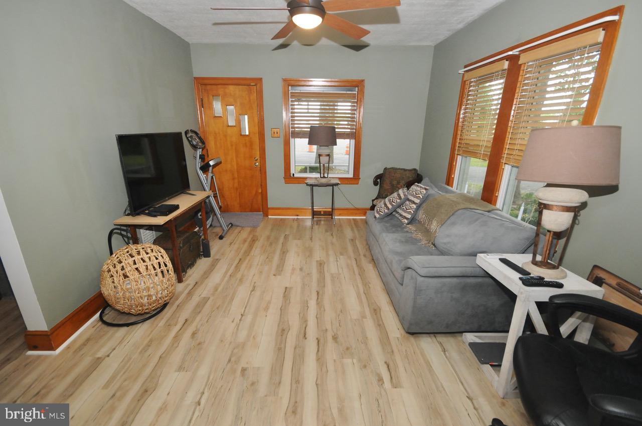 214 Old Forks Road Hammonton, NJ 08037 - Photo 16 of 39 living room