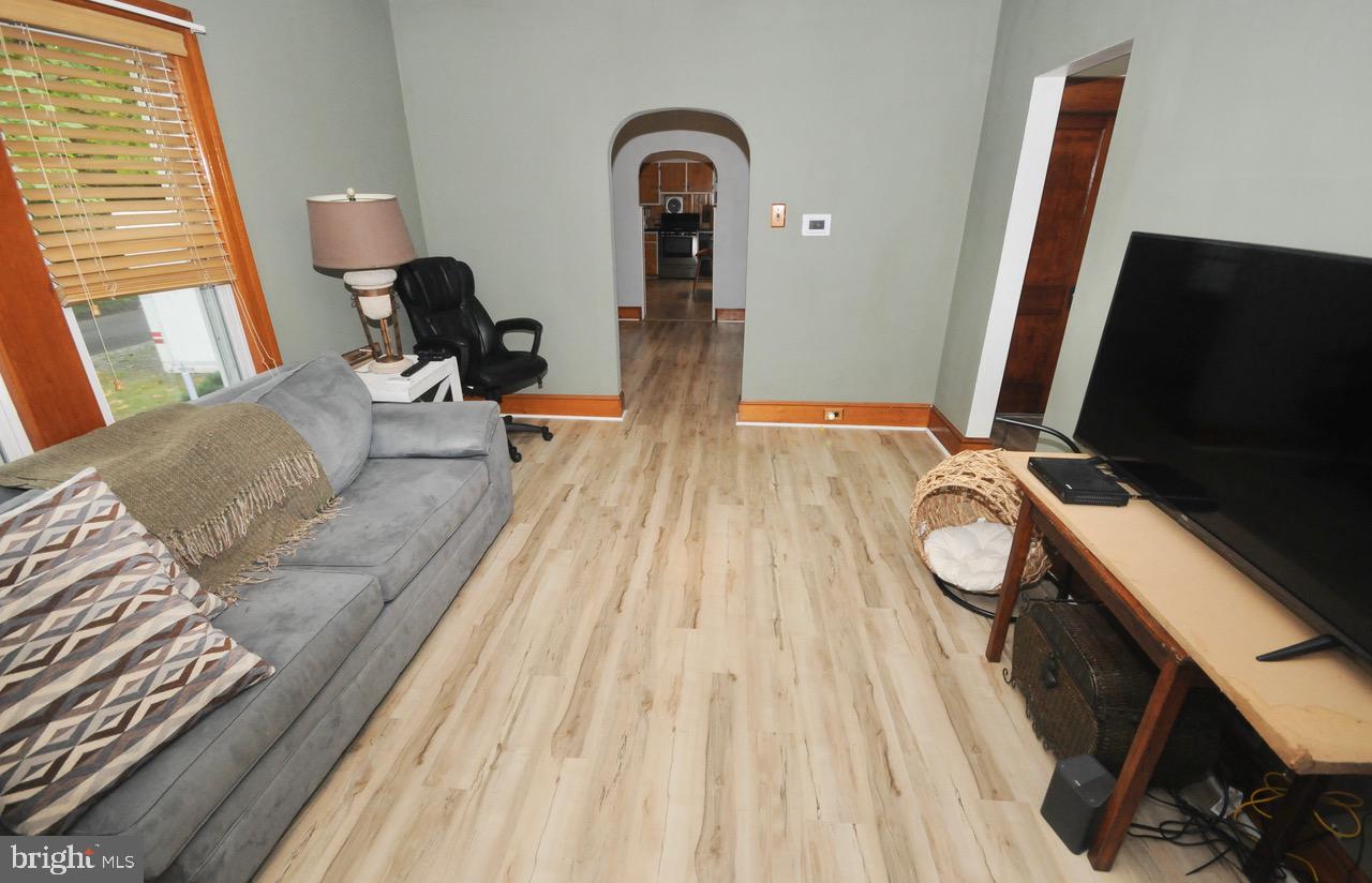 214 Old Forks Road Hammonton, NJ 08037 - Photo 17 of 39 living room