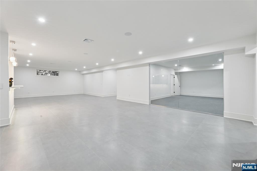 311 North Farview Avenue Paramus, NJ 07652 - Photo 45 of 50 an empty room with a empty space