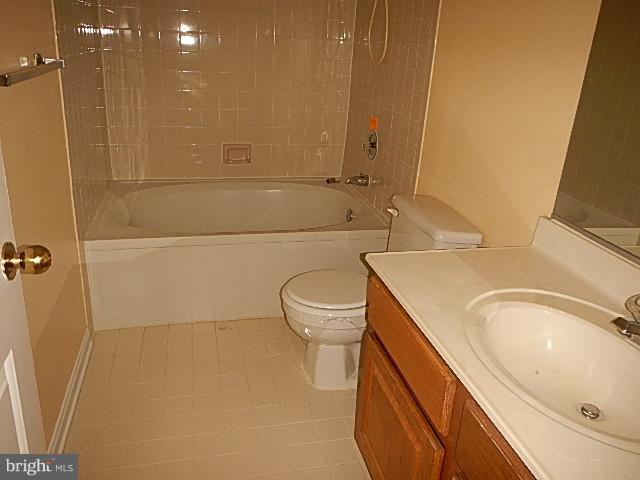 5067 Columbia Road, Unit 1812 Columbia, MD 21044 - Photo 13 of 20 Bath (Master)