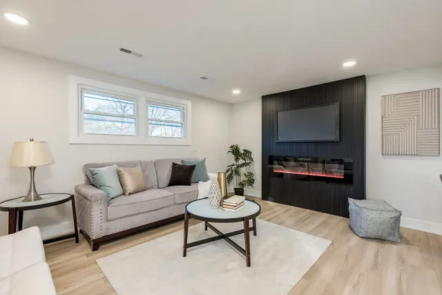 $747,700 | 9132 Lincolnwood Drive, Evanston, IL 60203